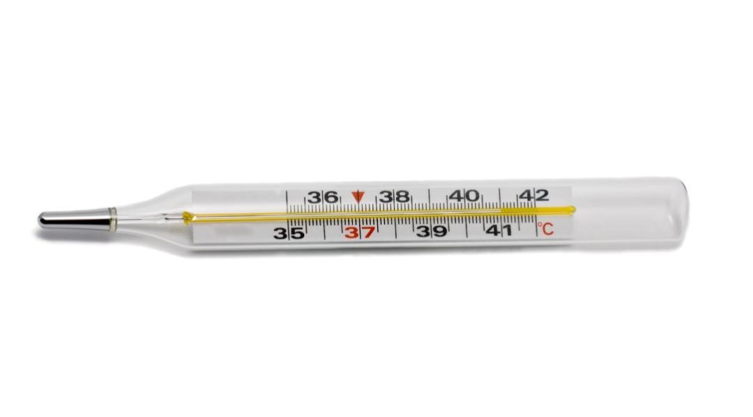pomiar temperatury po przebudzeniu dokonany szklanym termometrem